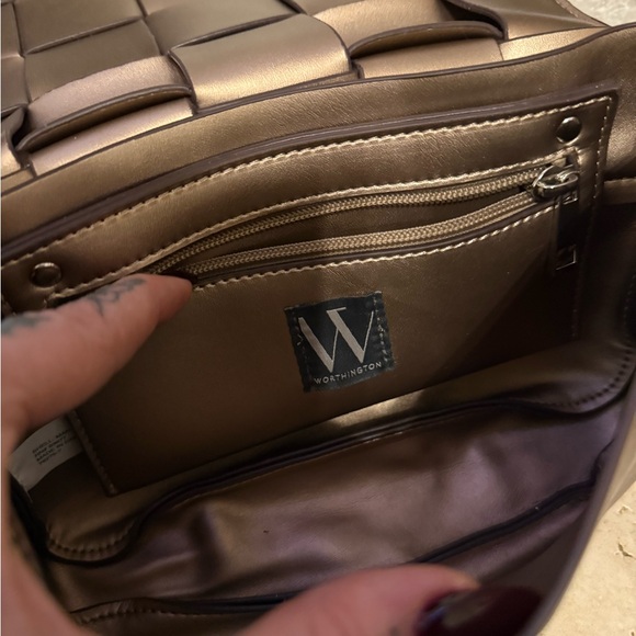 Elegant Metallic Woven Shoulder Bag - Picture 3 of 3